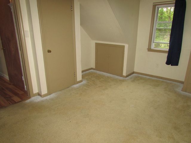 10 Bartlett St, South Hadley, MA 01075