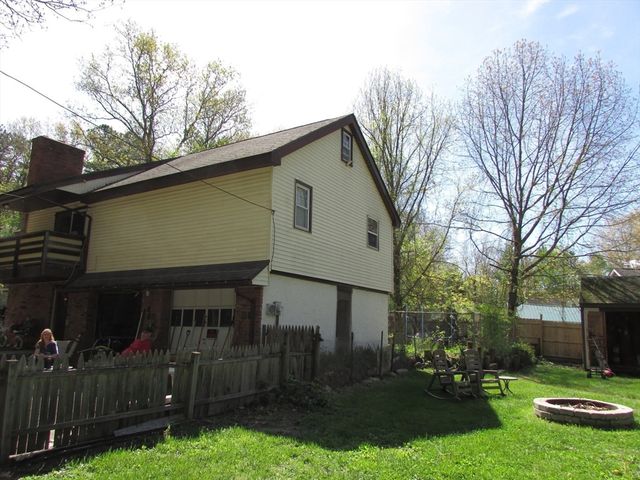 10 Bartlett St, South Hadley, MA 01075