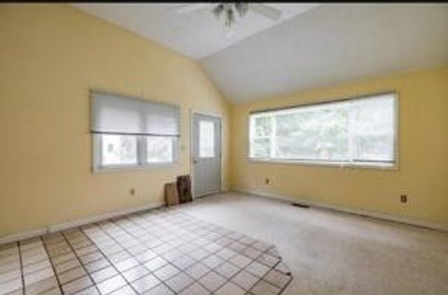 10 Bartlett St, South Hadley, MA 01075