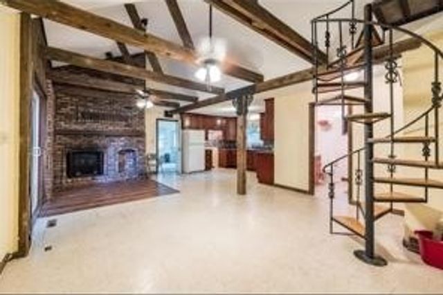 10 Bartlett St, South Hadley, MA 01075