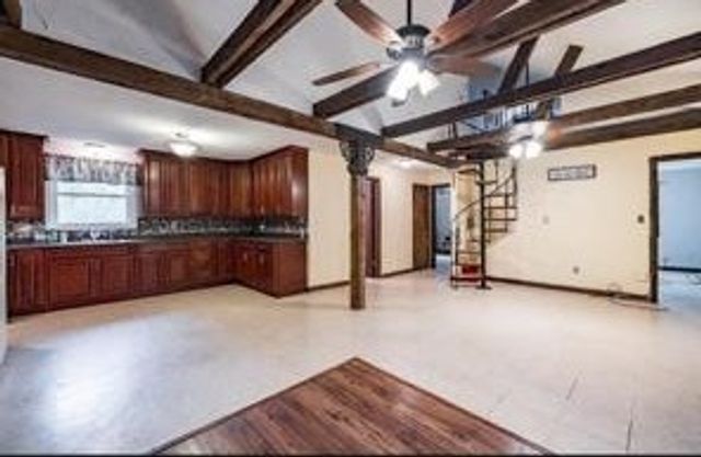 10 Bartlett St, South Hadley, MA 01075