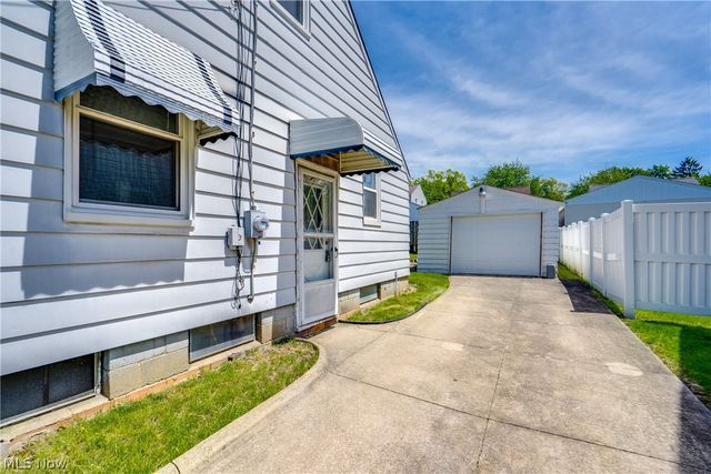 1701 Brown Street, Akron, OH 44301