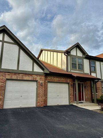 319 Deer Glen Way 2C, Bloomingdale, IL 60108