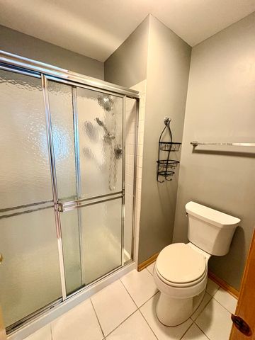 319 Deer Glen Way 2C, Bloomingdale, IL 60108