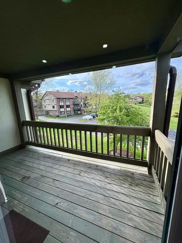 319 Deer Glen Way 2C, Bloomingdale, IL 60108