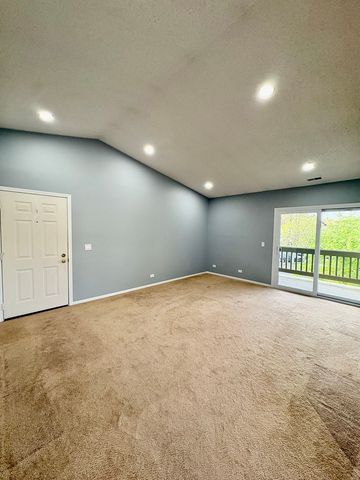 319 Deer Glen Way 2C, Bloomingdale, IL 60108