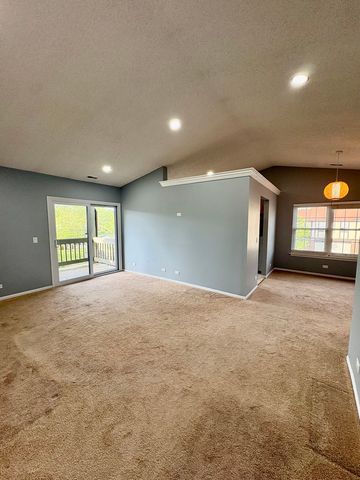 319 Deer Glen Way 2C, Bloomingdale, IL 60108
