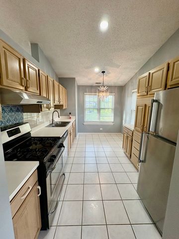 319 Deer Glen Way 2C, Bloomingdale, IL 60108