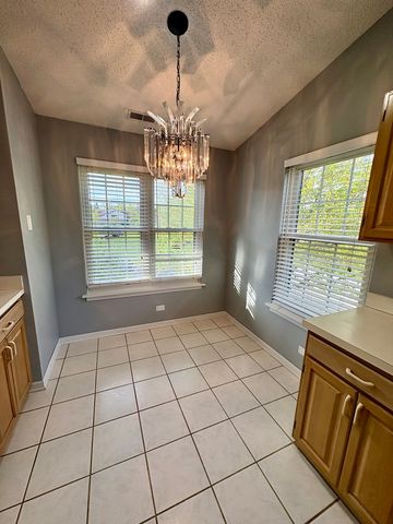 319 Deer Glen Way 2C, Bloomingdale, IL 60108