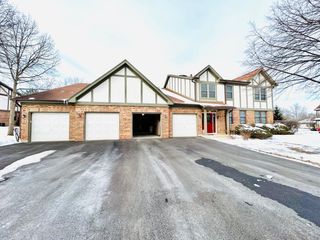 319 Deer Glen Way 2C, Bloomingdale, IL 60108