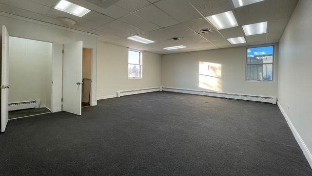 148 S Northwest Highway 103, Barrington, IL 60010
