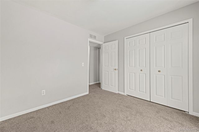 30755 Hidden Pines Lane 25, Roseville, MI 48066