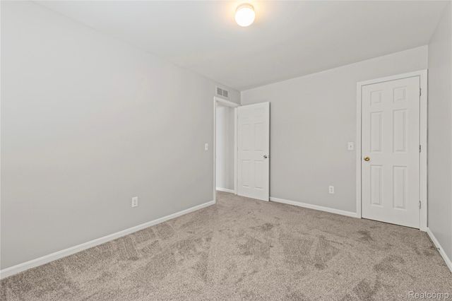 30755 Hidden Pines Lane 25, Roseville, MI 48066