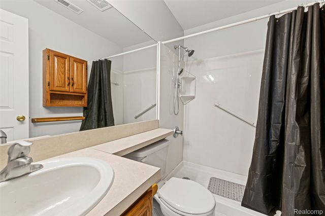 30755 Hidden Pines Lane 25, Roseville, MI 48066