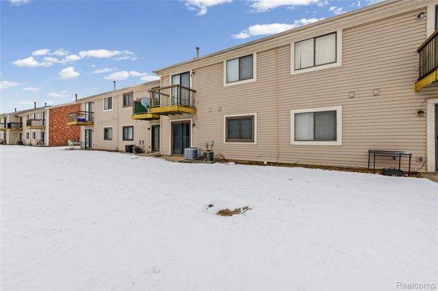 30755 Hidden Pines Lane 25, Roseville, MI 48066