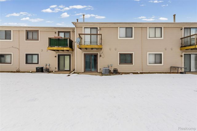 30755 Hidden Pines Lane 25, Roseville, MI 48066