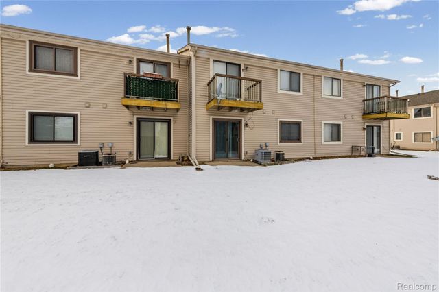 30755 Hidden Pines Lane 25, Roseville, MI 48066