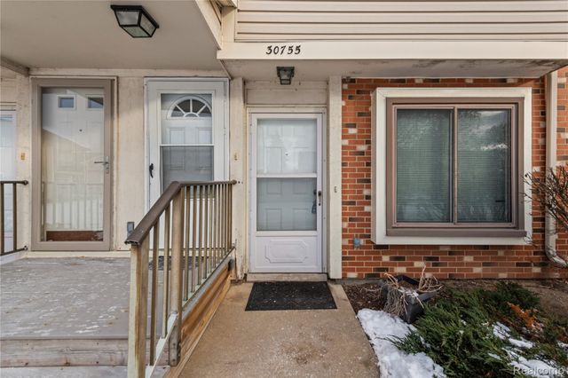 30755 Hidden Pines Lane 25, Roseville, MI 48066