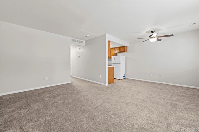 30755 Hidden Pines Lane 25, Roseville, MI 48066