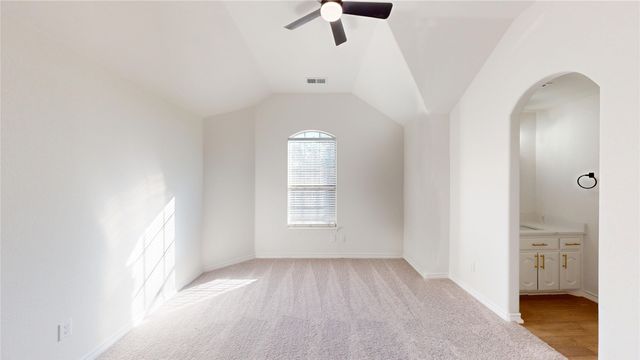 907 Greenfield Court, Kennedale, TX 76060