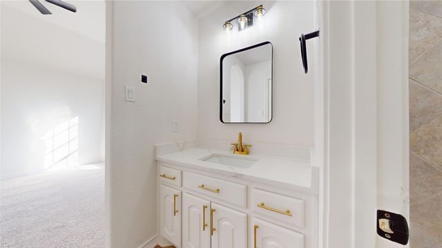 907 Greenfield Court, Kennedale, TX 76060