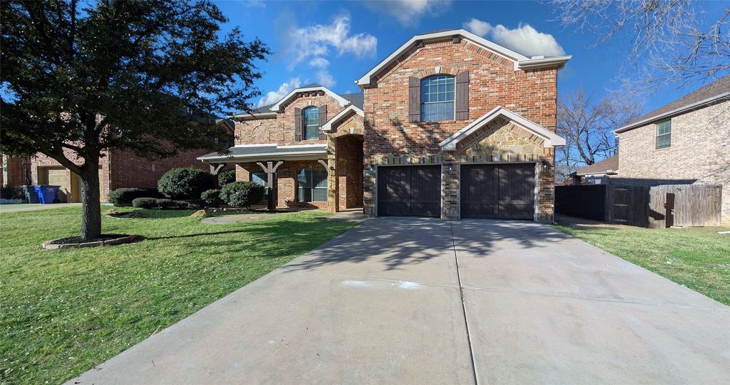907 Greenfield Court, Kennedale, TX 76060