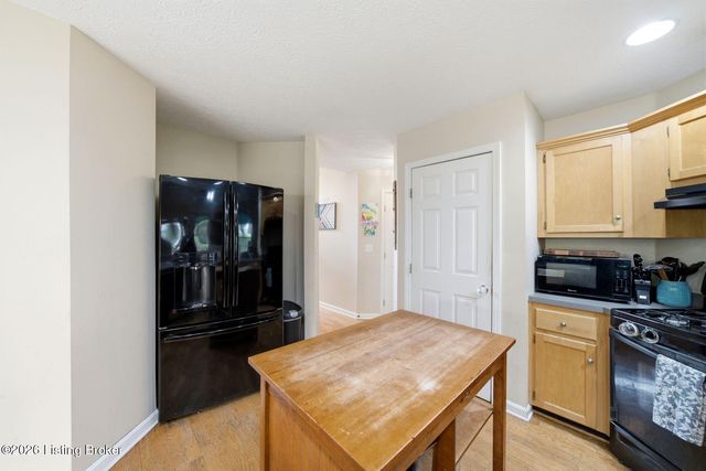 5118 Silverton Ln, Louisville, KY 40241