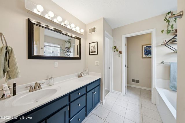 5118 Silverton Ln, Louisville, KY 40241
