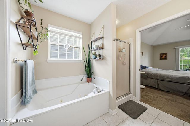 5118 Silverton Ln, Louisville, KY 40241