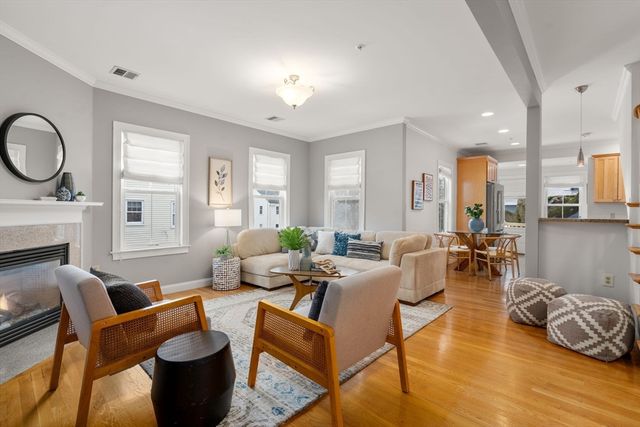 132 Warren St B, Arlington, MA 02474