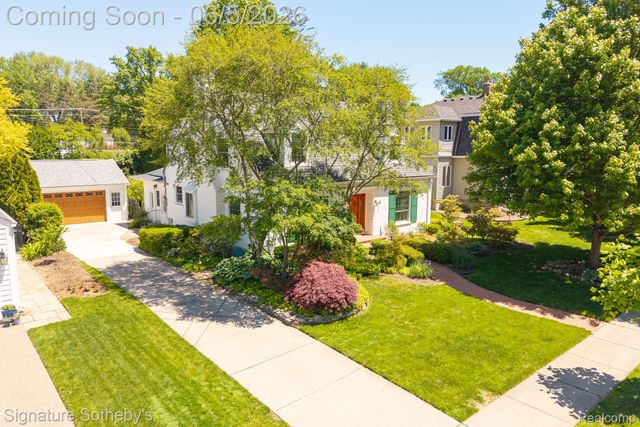 274 Hillcrest Avenue, Grosse Pointe Farms, MI 48236