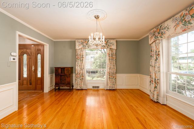 274 Hillcrest Avenue, Grosse Pointe Farms, MI 48236