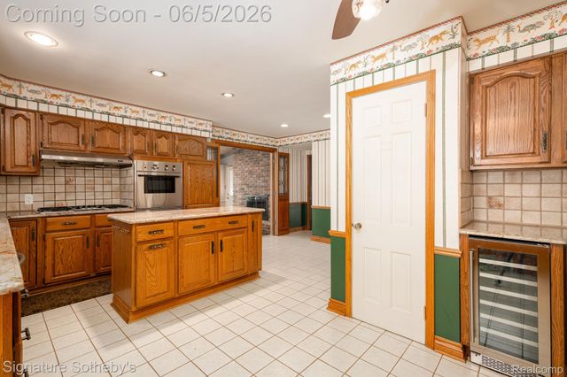 274 Hillcrest Avenue, Grosse Pointe Farms, MI 48236