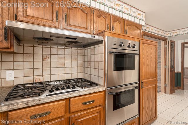 274 Hillcrest Avenue, Grosse Pointe Farms, MI 48236