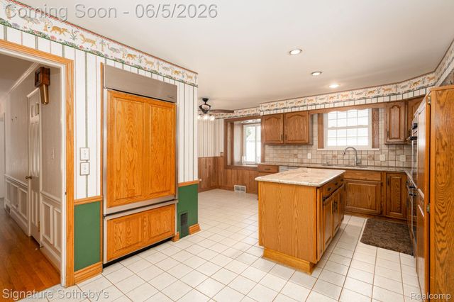 274 Hillcrest Avenue, Grosse Pointe Farms, MI 48236