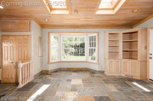 274 Hillcrest Avenue, Grosse Pointe Farms, MI 48236