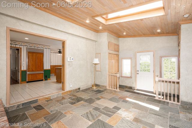 274 Hillcrest Avenue, Grosse Pointe Farms, MI 48236