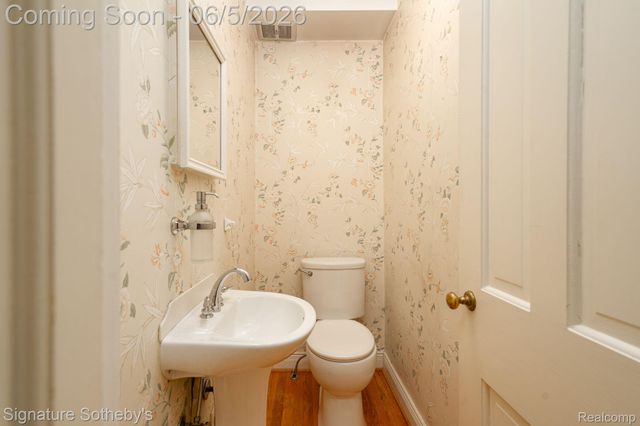 274 Hillcrest Avenue, Grosse Pointe Farms, MI 48236