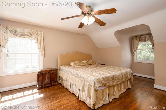 274 Hillcrest Avenue, Grosse Pointe Farms, MI 48236