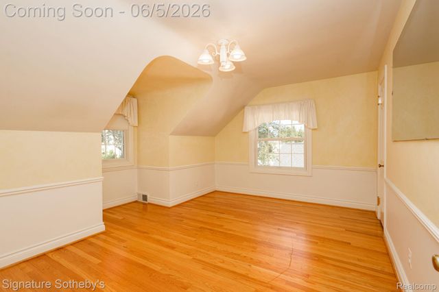 274 Hillcrest Avenue, Grosse Pointe Farms, MI 48236