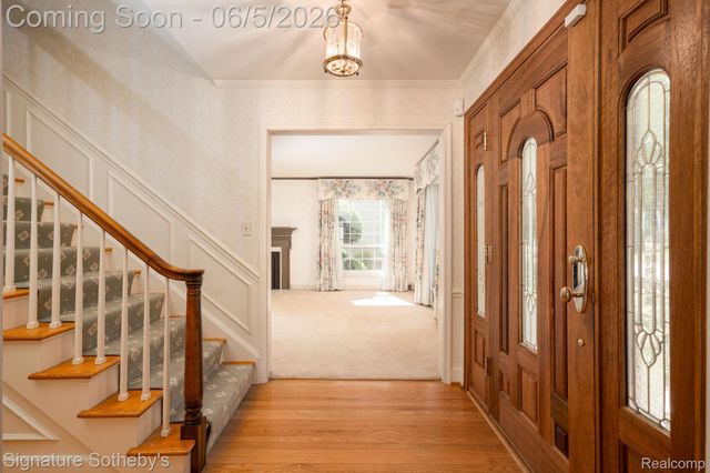 274 Hillcrest Avenue, Grosse Pointe Farms, MI 48236