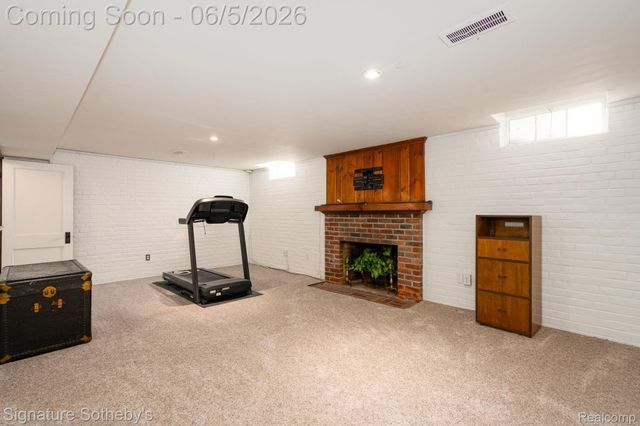 274 Hillcrest Avenue, Grosse Pointe Farms, MI 48236