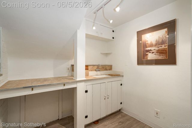 274 Hillcrest Avenue, Grosse Pointe Farms, MI 48236