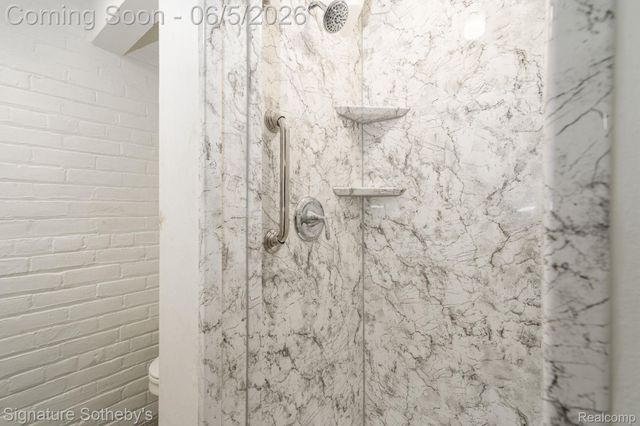 274 Hillcrest Avenue, Grosse Pointe Farms, MI 48236