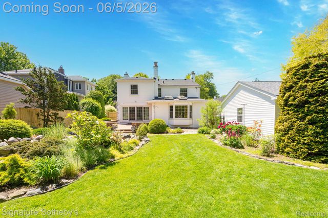 274 Hillcrest Avenue, Grosse Pointe Farms, MI 48236