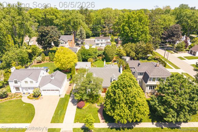 274 Hillcrest Avenue, Grosse Pointe Farms, MI 48236