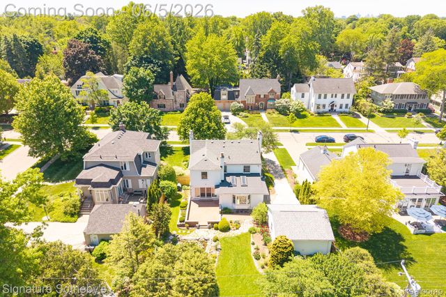 274 Hillcrest Avenue, Grosse Pointe Farms, MI 48236
