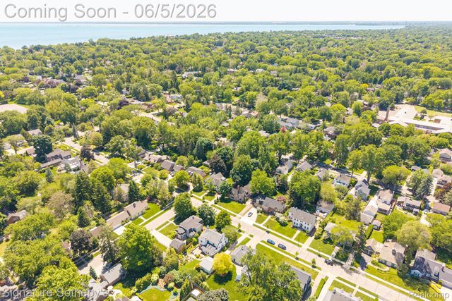 274 Hillcrest Avenue, Grosse Pointe Farms, MI 48236