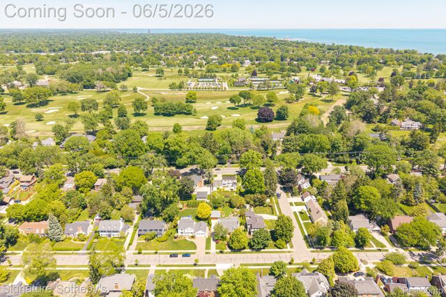 274 Hillcrest Avenue, Grosse Pointe Farms, MI 48236
