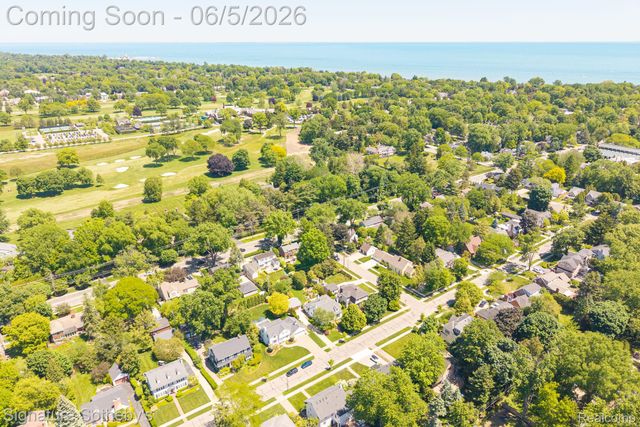 274 Hillcrest Avenue, Grosse Pointe Farms, MI 48236